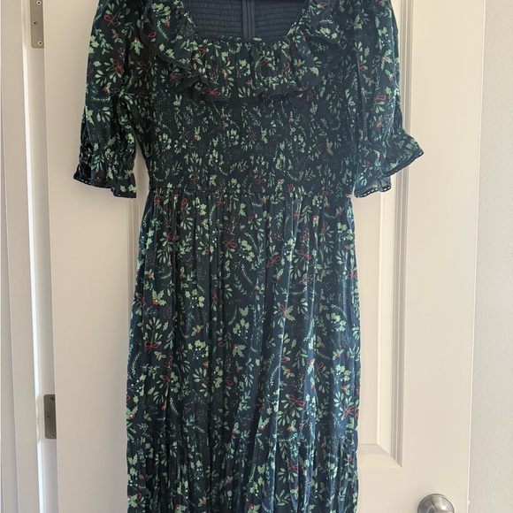Ivy City Co Dresses & Skirts - Ivy City Co Dark Green Floral Long Sleeve Dress